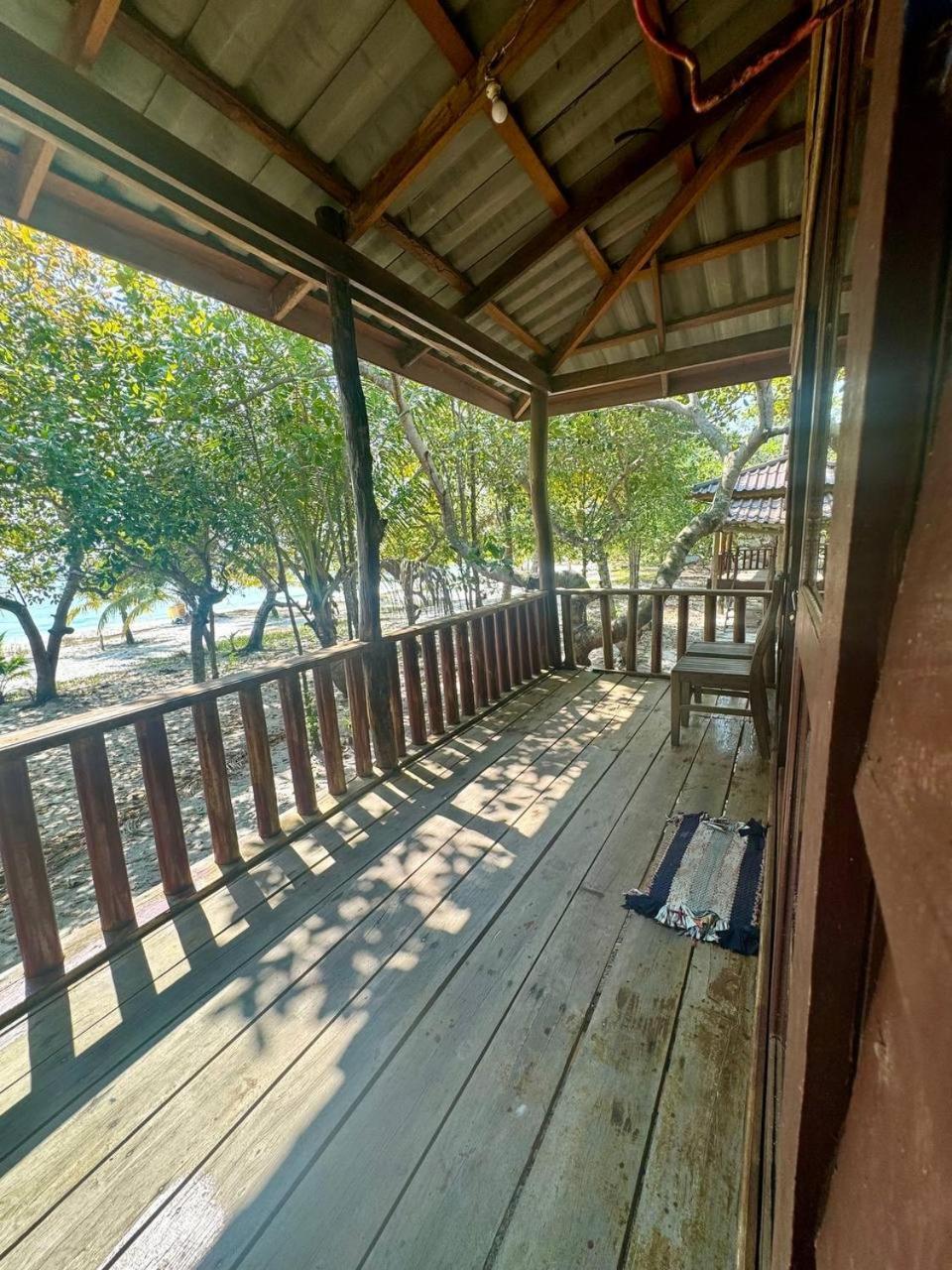 瓜隆岛 Rafikis旅舍 外观 照片